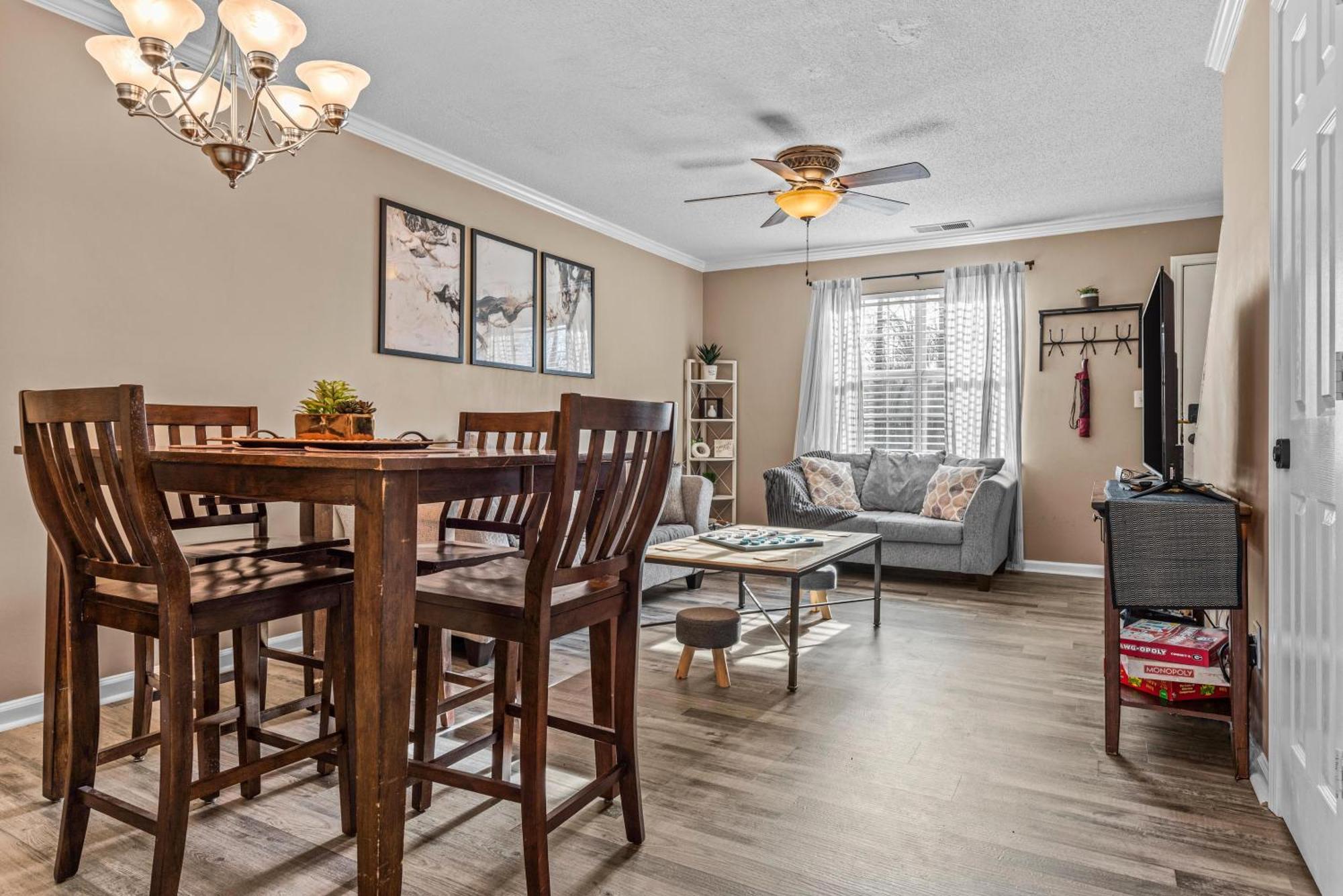 Woodstone Retreat Right Next To Uga Golf Course! Athens