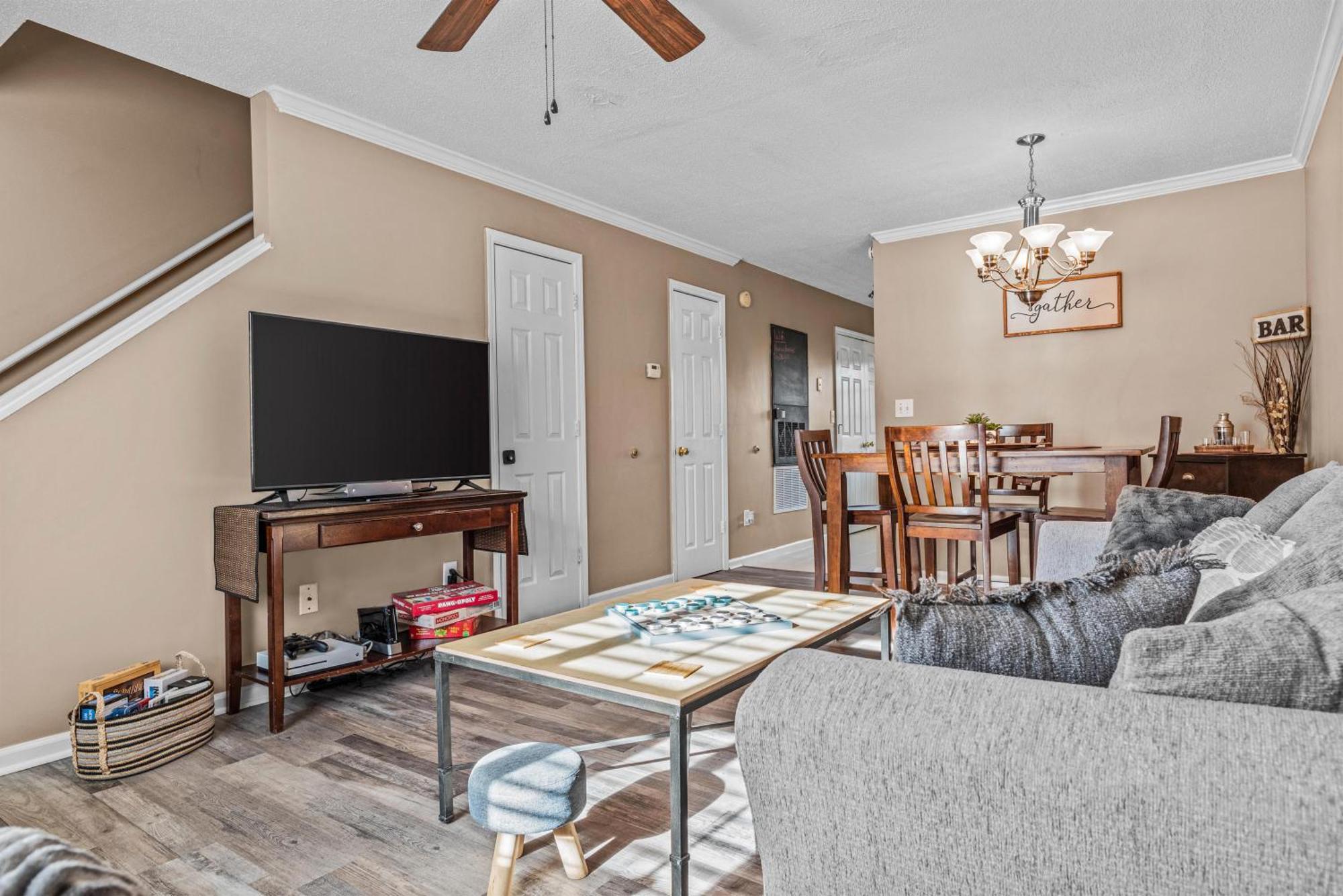 Woodstone Retreat Right Next To Uga Golf Course! * Athens